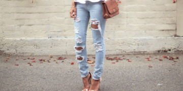 Cómo llevarlos a los 40+ los jeans rotos