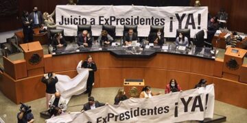 Juicio contra expresidentes es popular y no jurídico: AMLO