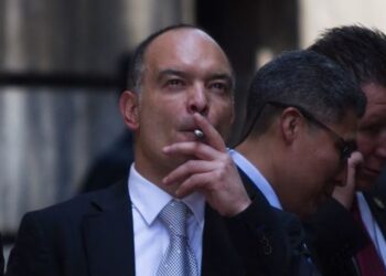 Realizan operativo policial en casa de yerno de Luis Serna, exsecretario particular de Miguel Ángel Mancera