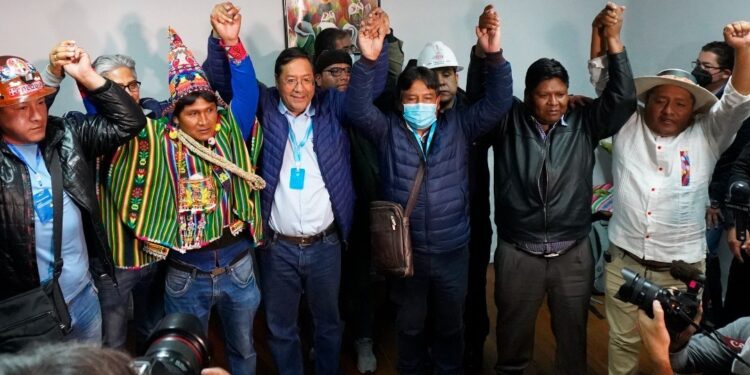 Candidato del MAS celebra triunfo en Bolivia