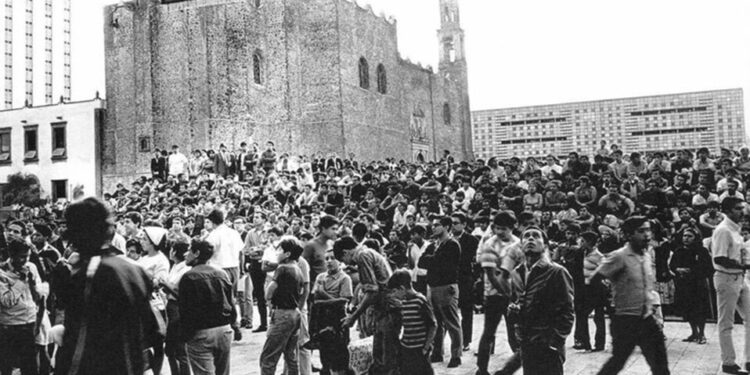 Exigen juicio a Echeverría a 52 años de la masacre del 2 de octubre de 1968