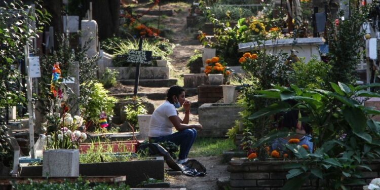 Muertes por COVID19 superan decesos por cáncer en México: Inegi