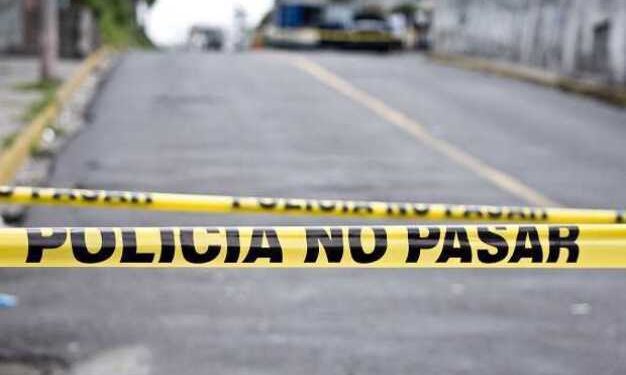 Abandonan feto en baño de centro comercial