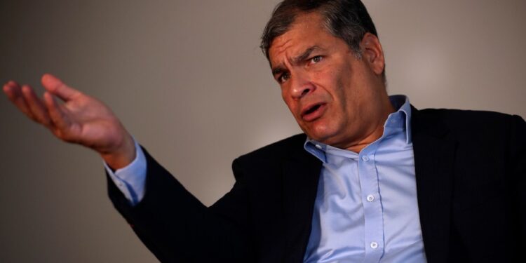 Ecuador solicita a Interpol el arresto del expresidente Rafael Correa