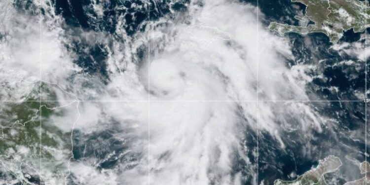 ‘Delta’ pasa a huracán categoría 1 en el Caribe