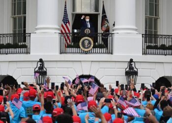 Trump realiza primer acto público de campaña tras recuperarse del covid-19
