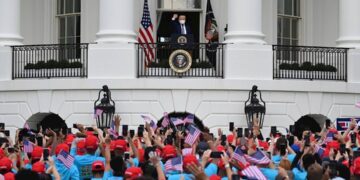 Trump realiza primer acto público de campaña tras recuperarse del covid-19