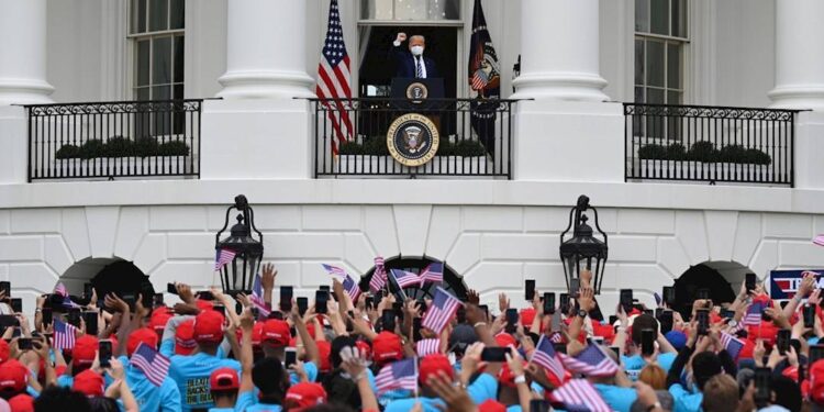 Trump realiza primer acto público de campaña tras recuperarse del covid-19