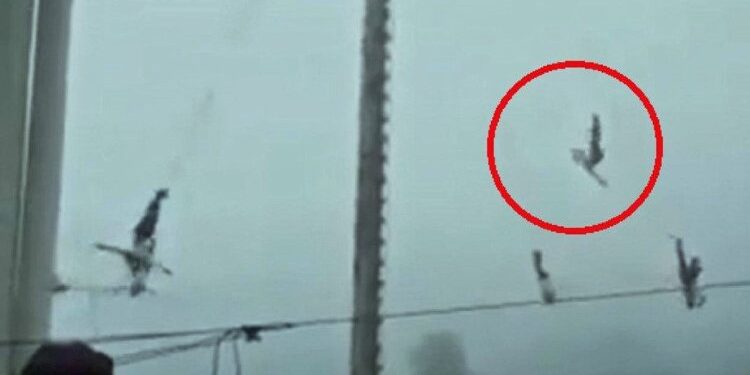 #Video Danzante cae 10 metros durante ritual en Hidalgo