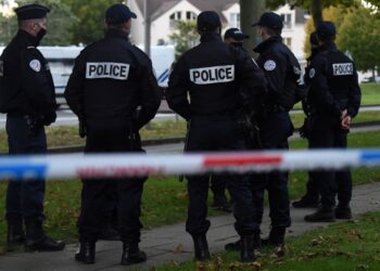 Estudiantes decapitan a profesor en Francia