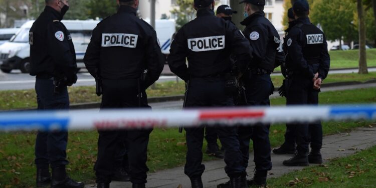 Estudiantes decapitan a profesor en Francia