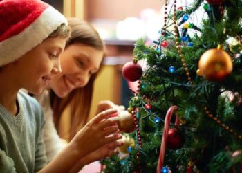 Poner el árbol de Navidad más temprano te hace más feliz, afirma la ciencia