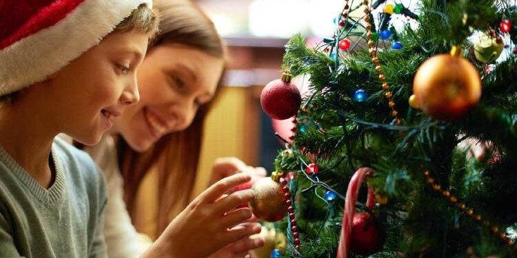 Poner el árbol de Navidad más temprano te hace más feliz, afirma la ciencia