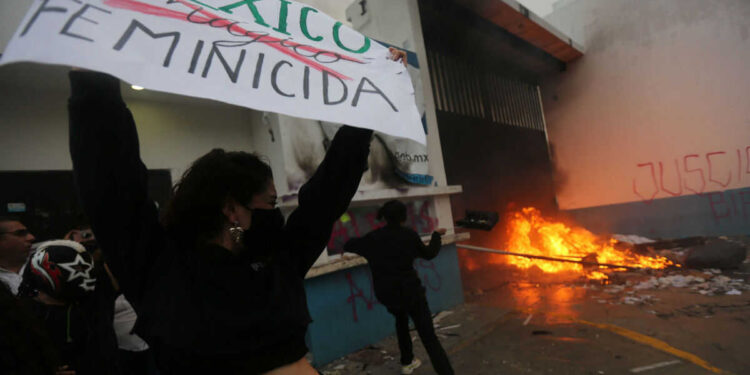 ONU condena operativo policial que disparó contra feministas en Cancún