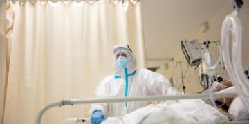 Hospitales de Italia podrían estar al borde del colapso por COVID-19