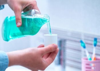 Enjuague bucal podría reducir la carga viral de covid-19