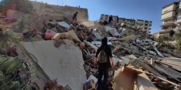 Aumenta a 44 el número de muertos en Turquía tras terremoto