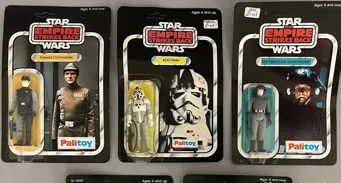 Pareja encuentra figuras de Star Wars en la basura y hacen venta millonaria