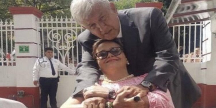 Duele mucho la partida de mi hermana, se fue tranquila y está en paz: AMLO