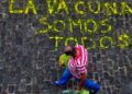 Pronostican vacunar contra COVID-19 a 10 millones de mexicanos al mes