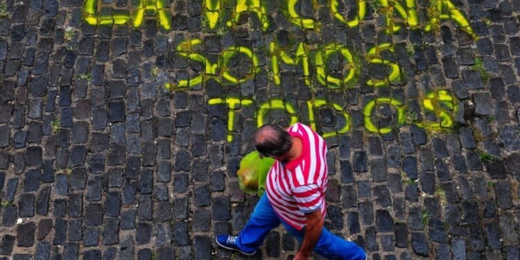 Pronostican vacunar contra COVID-19 a 10 millones de mexicanos al mes