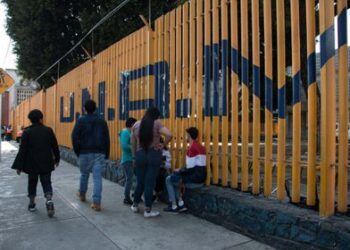 Encapuchados toman instalaciones de Prepa 9 de la UNAM