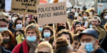 Miles protestan en Francia contra proyecto de ley que prohíbe grabar a policías