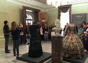 Recorrido guiado con intérprete de Lengua de Señas Mexicano en el Cossío