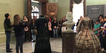 Recorrido guiado con intérprete de Lengua de Señas Mexicano en el Cossío