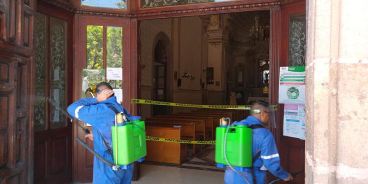 Se intensifica fumigación para evitar brotes de dengue