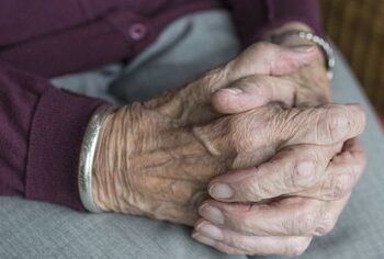 En 2021 aumentará pensión para niños con discapacidad y adultos mayores