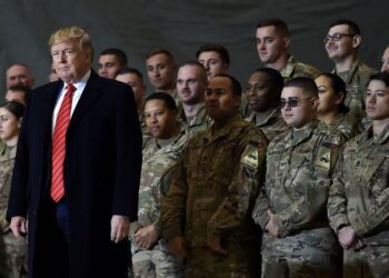 Trump ordena reducir fuerzas de Irak y Afganistán