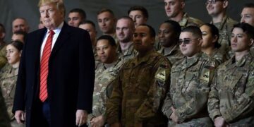 Trump ordena reducir fuerzas de Irak y Afganistán