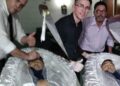 Amenazan a empleado de funeraria por foto con el cuerpo de Maradona