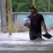Se confrontan el gobernador de Tabasco y director de CFE por inundaciones