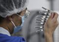 Casi 1 millón de personas recibieron vacuna contra coronavirus en China