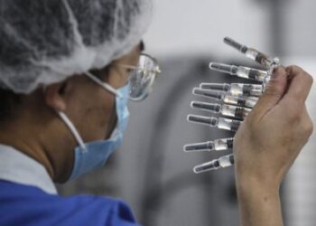 Casi 1 millón de personas recibieron vacuna contra coronavirus en China