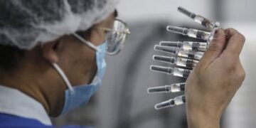 Casi 1 millón de personas recibieron vacuna contra coronavirus en China