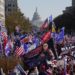 Trump deleita a seguidores durante protesta de apoyo