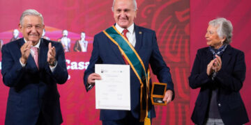Entregan a Jesús Seade condecoración Miguel Hidalgo por renegociación de T-MEC