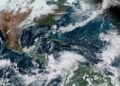 Iota pasa a huracán categoría 1 sobre el Mar Caribe