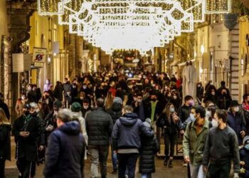 Toque de queda en Italia se mantendrá en temporada navideña por COVID-19