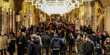 Toque de queda en Italia se mantendrá en temporada navideña por COVID-19