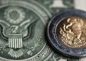 Peso mexicano se fortalece frente al dólar aun sin presidente en EU