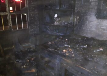Veladora de altar de muertos provoca incendio