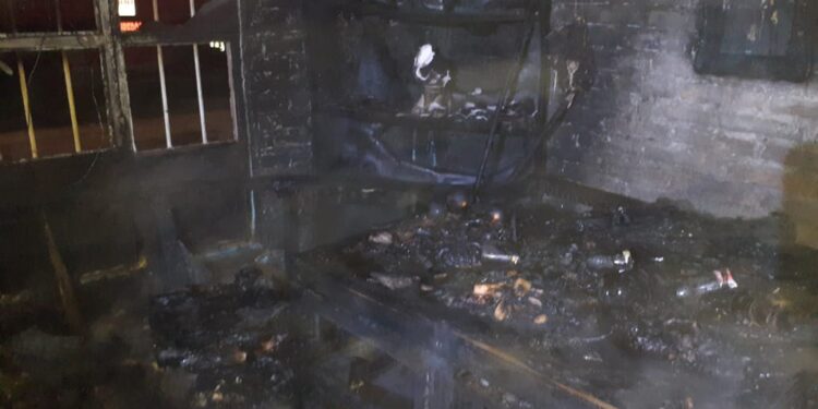 Veladora de altar de muertos provoca incendio