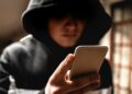 Alertan sobre extorsión sexual a través de WhatsApp
