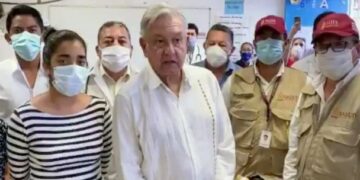 AMLO visita albergues en Tabasco por inundaciones