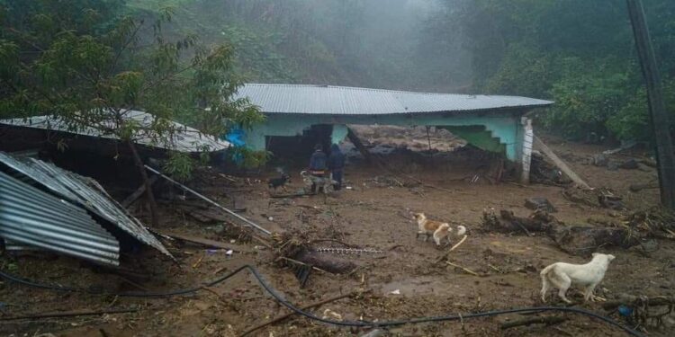 Familia muere tras ser arrastrada por río en Mukem, Chiapas