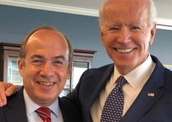 Felipe Calderón presume fotos con Joe Biden